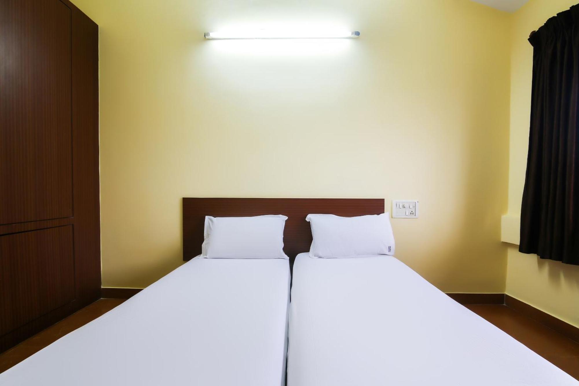 SPOT ON 40731 Hotel Raviraj Classic Cana Exterior foto