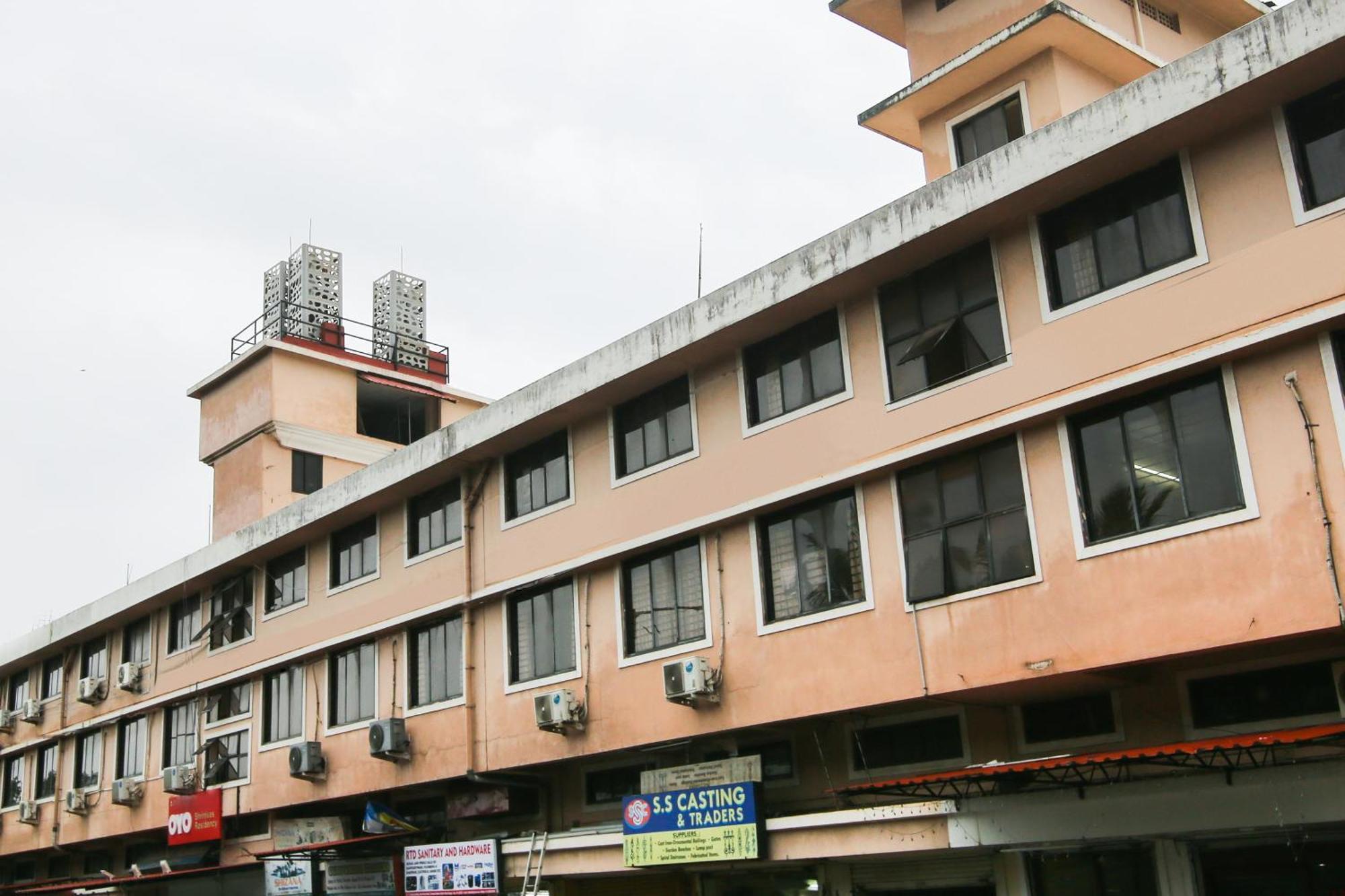 SPOT ON 40731 Hotel Raviraj Classic Cana Exterior foto