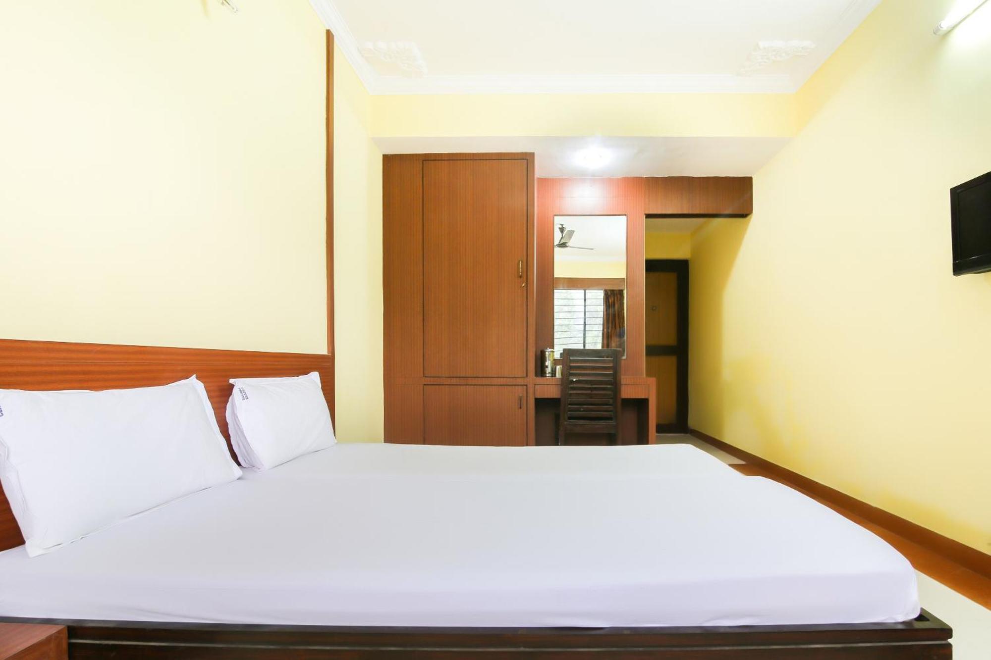 SPOT ON 40731 Hotel Raviraj Classic Cana Exterior foto